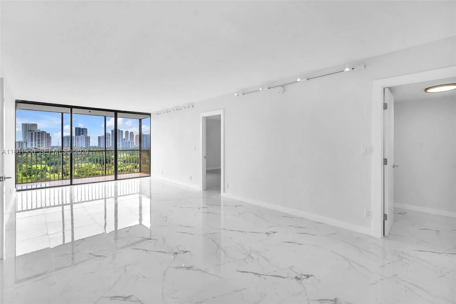 2 bedroom 2 bath for sale at 20335 W Country Club Dr # 1108, Aventura FL 33180