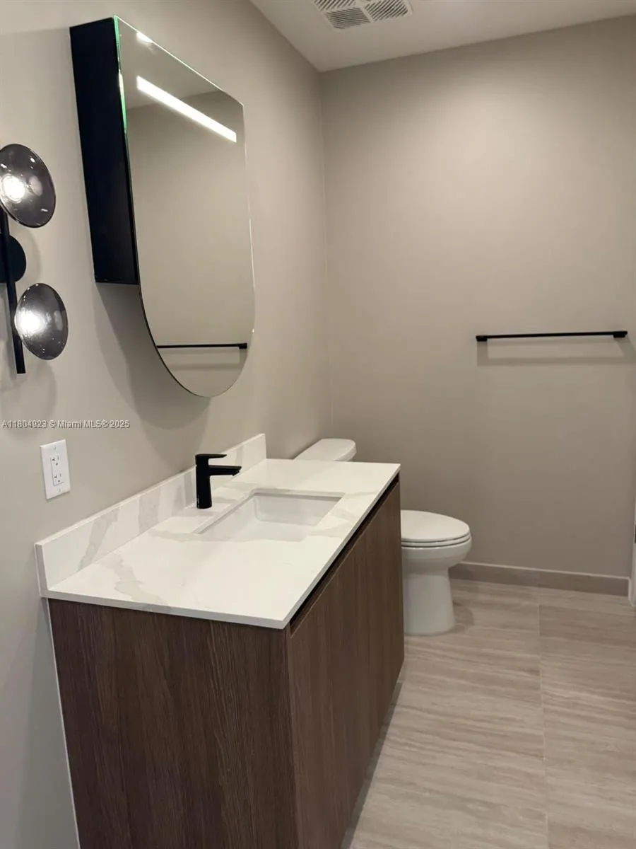 580 72, Miami Beach FL 33141