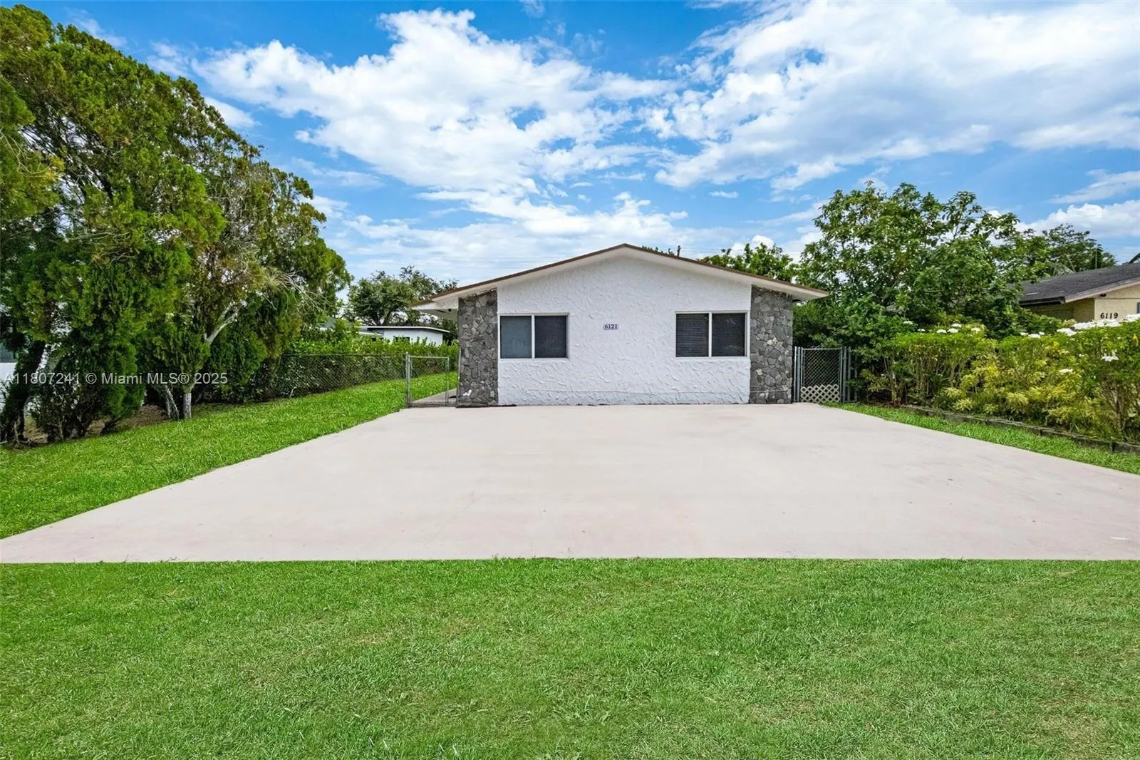 for sale at 6121 SW 40th Ct, Miramar FL 33023