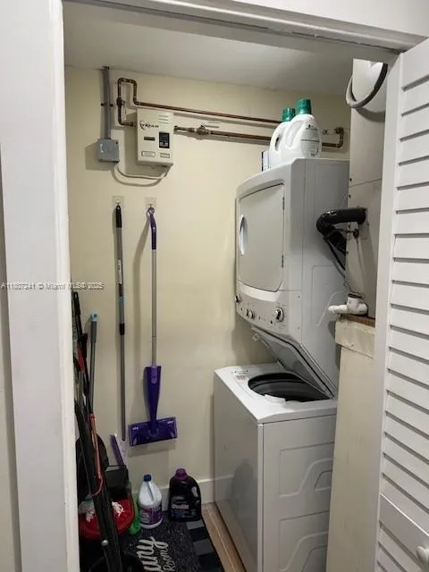 6121 SW 40th Ct, Miramar FL 33023