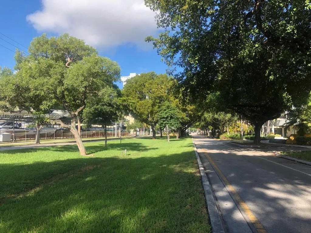 1975 NE 135th St # 2D, North Miami FL 33181