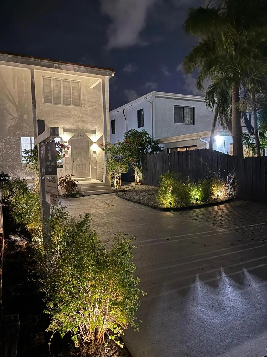 660 86th St, Miami Beach FL 33141