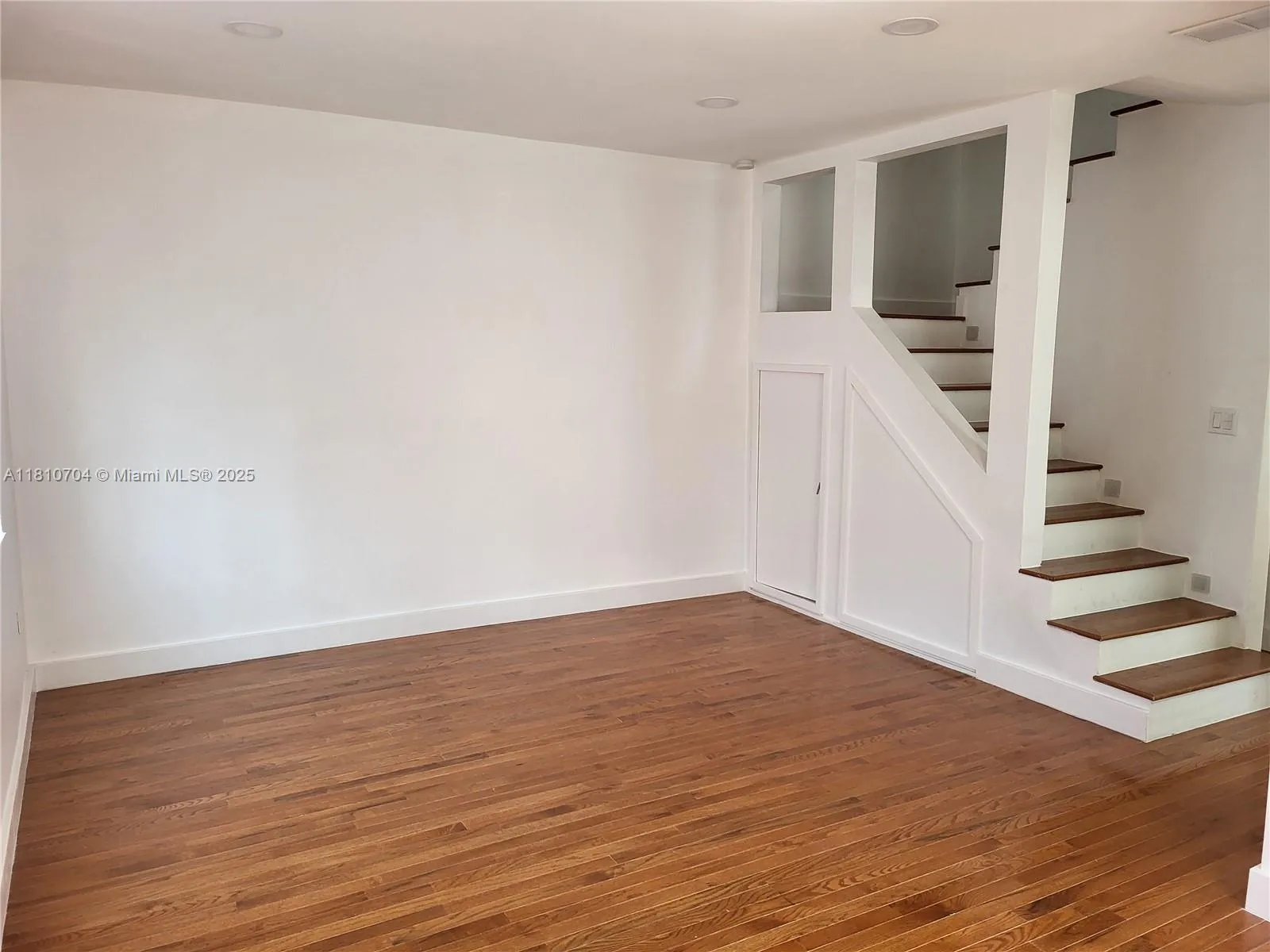 660 86th St, Miami Beach FL 33141