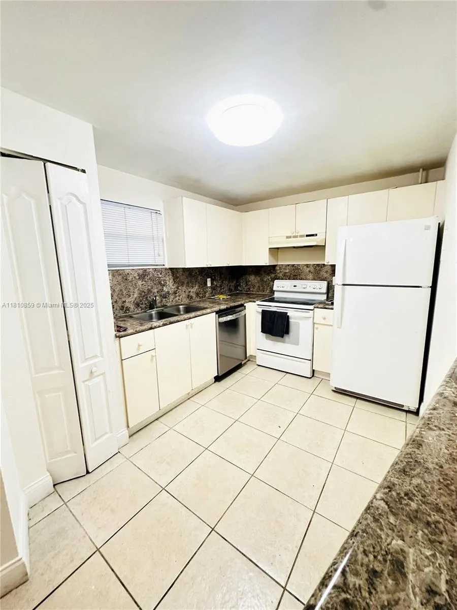 4205 N University Dr # 308, Sunrise FL 33351
