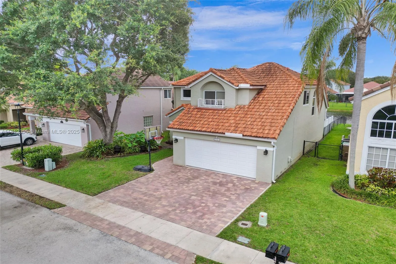 3 bedroom 2 bath for sale at 2791 Oak Park Cir, Davie FL 33328