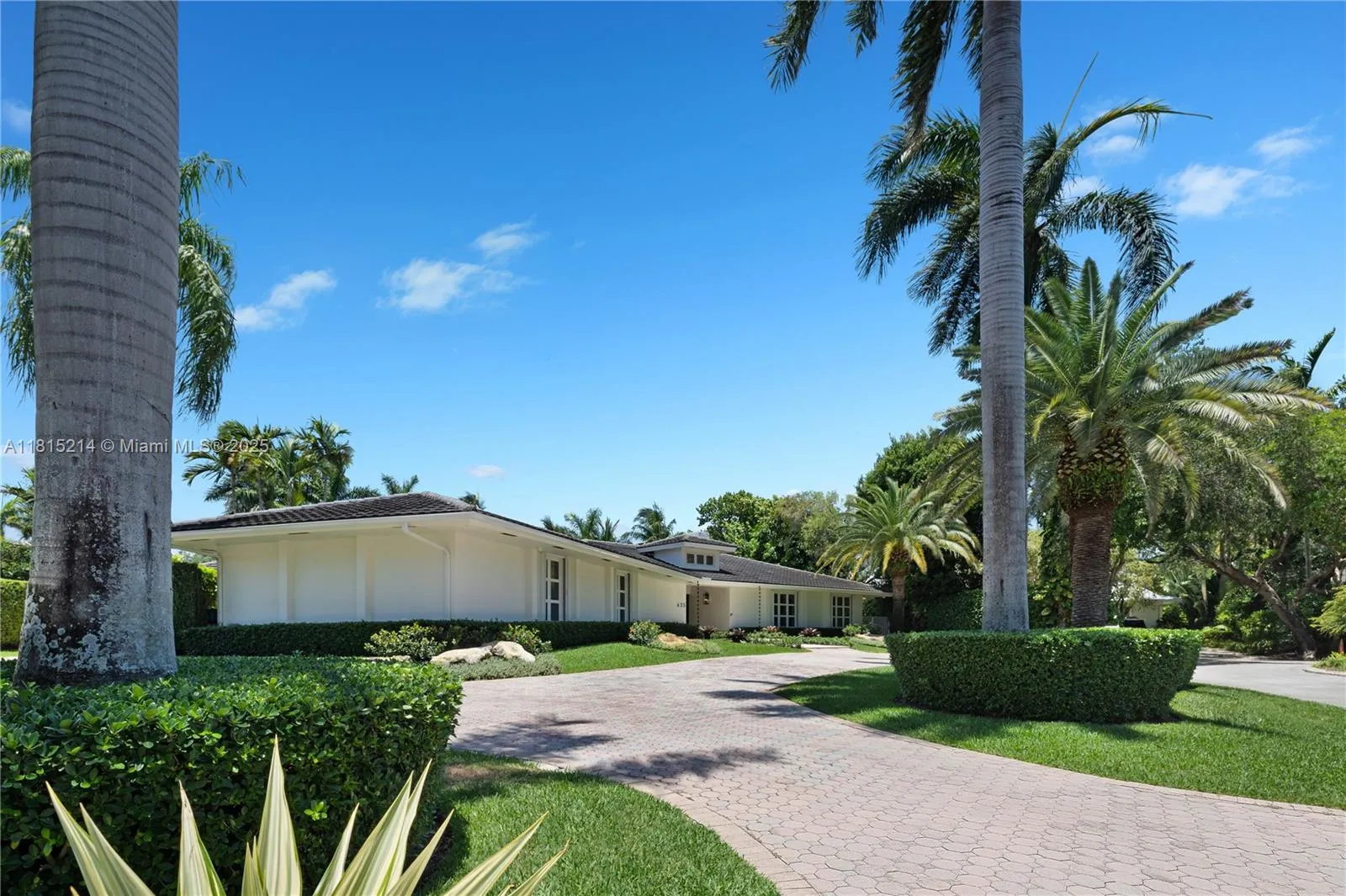 6 bedroom 6 bath for sale at 435 Marquesa Dr, Coral Gables FL 33156