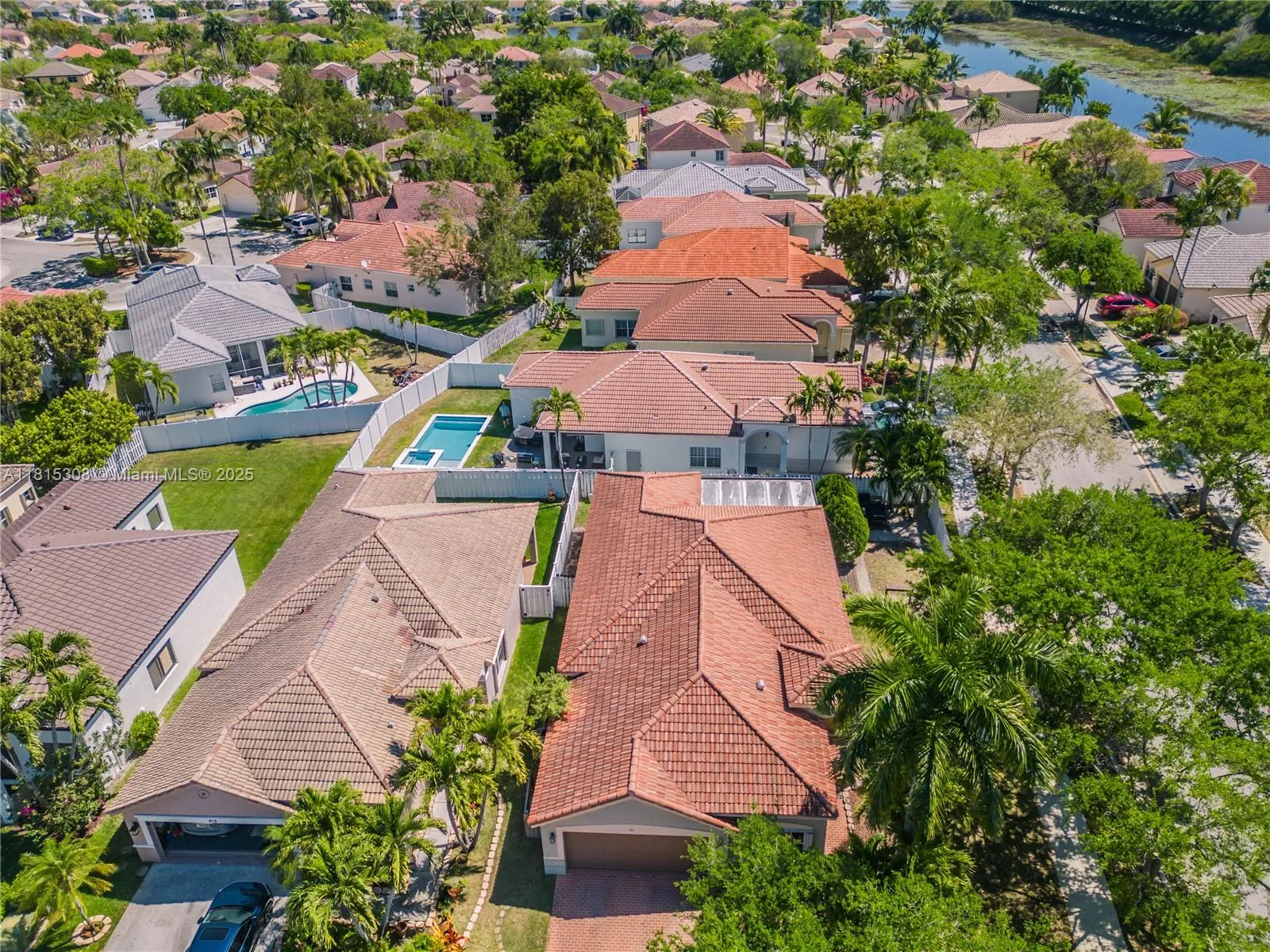 3 bedroom 2 bath for sale at 814 Kapok Way, Weston FL 33327