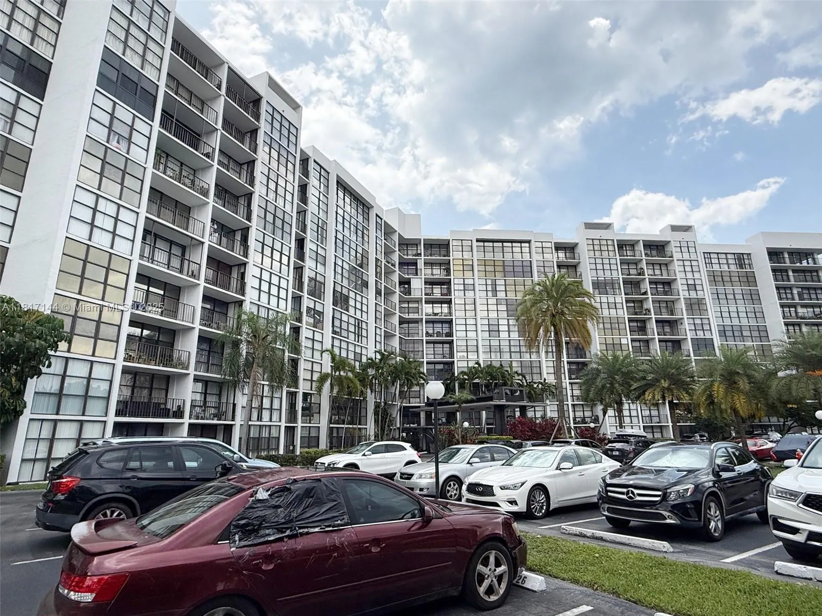 800 Parkview Dr # 820, Hallandale Beach FL 33009