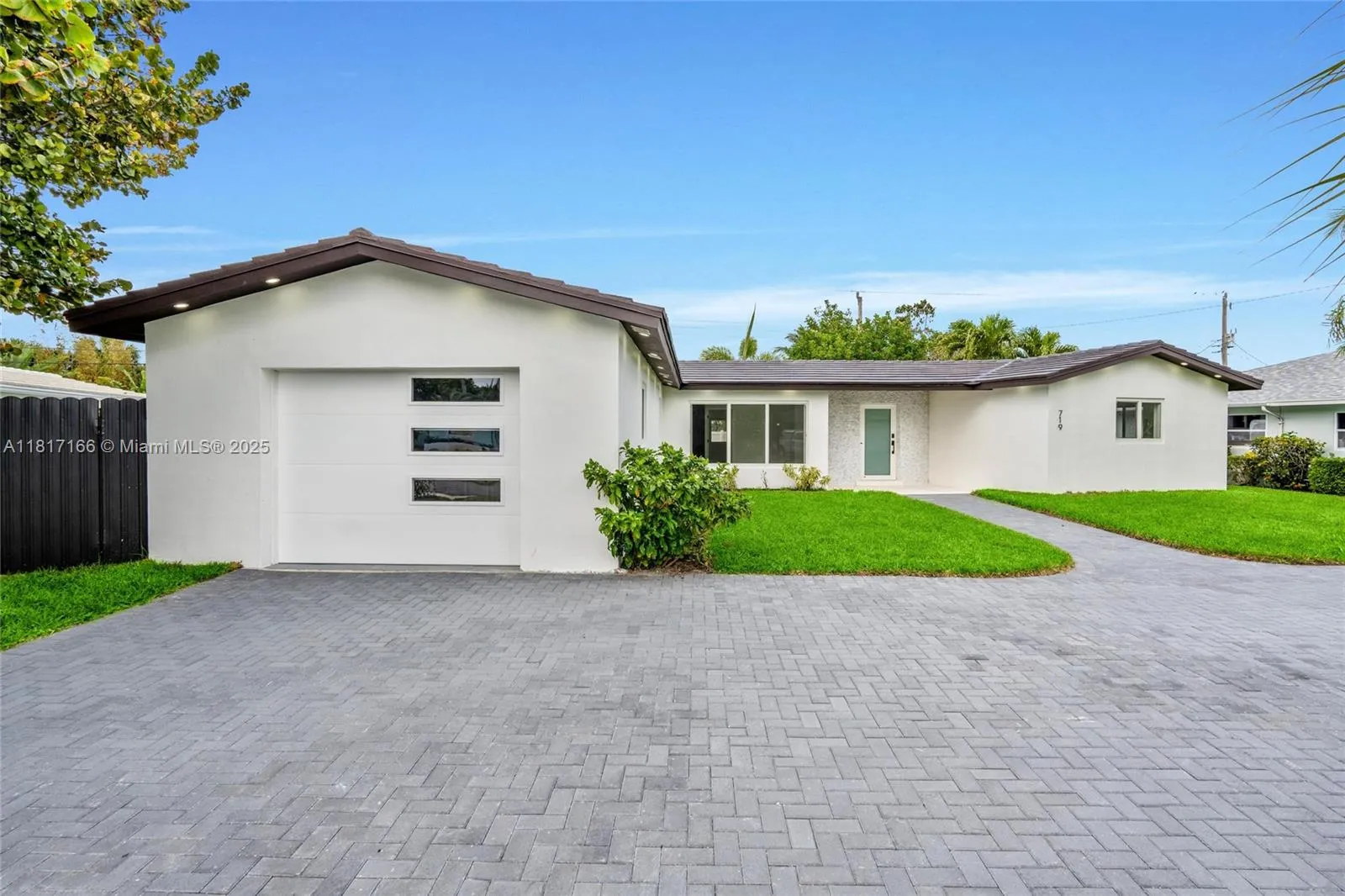 4 bedroom 2 bath for sale at 719 SW 25th Ave, Boynton Beach FL 33435