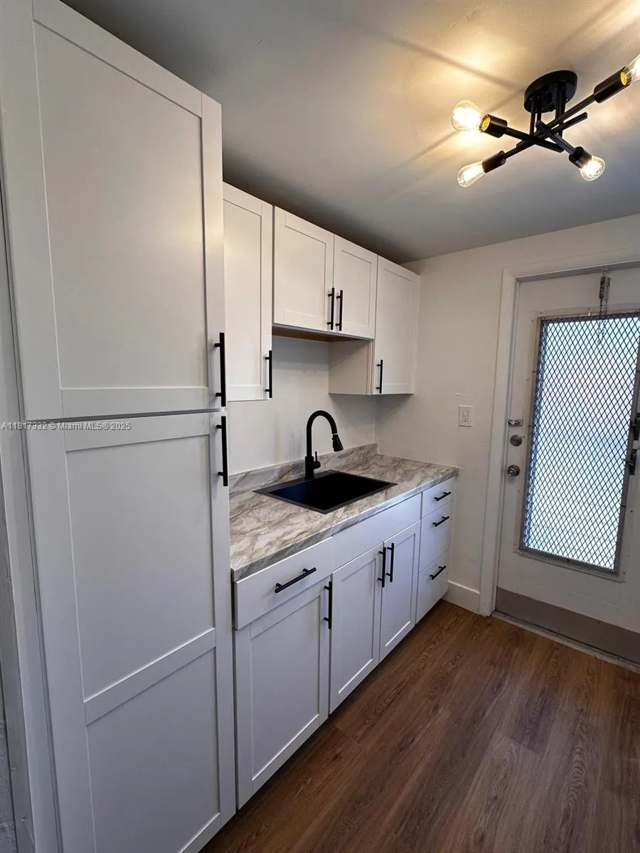 626 Meridian Ave # 10, Miami Beach FL 33139