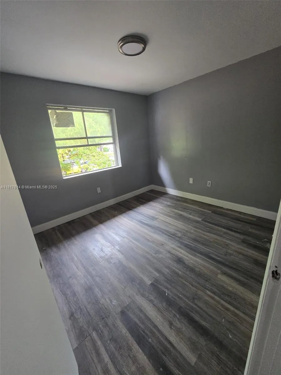 451 NE 136th St # 101, North Miami FL 33161