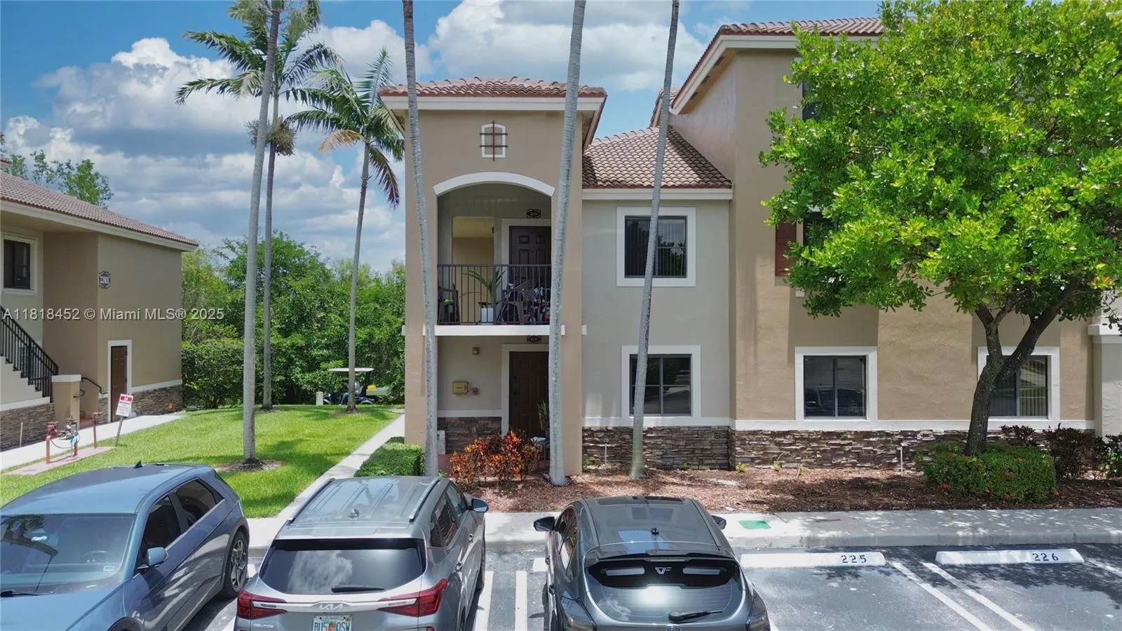 3 bedroom 2 bath for sale at 22901 SW 88th Pl # 101, Cutler Bay FL 33190