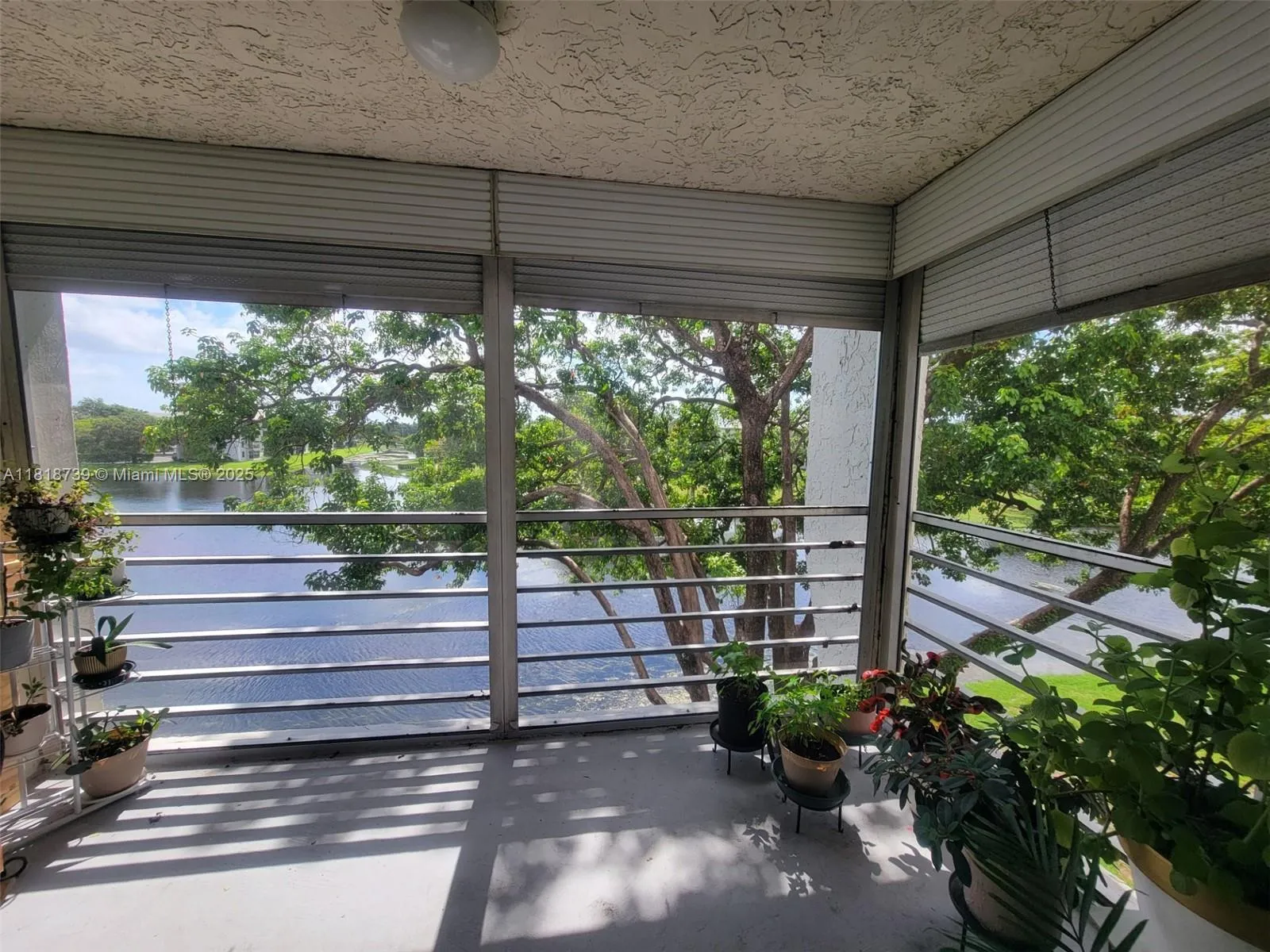 2 bedroom 2 bath for sale at 9235 Lagoon Pl # 403, Davie FL 33324