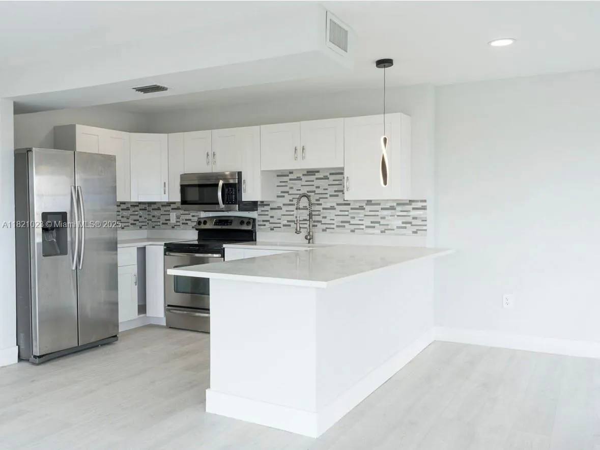 4174 Inverrary Dr # 802, Lauderhill FL 33319