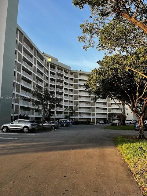 3090 N Course Dr # 807, Pompano Beach FL 33069