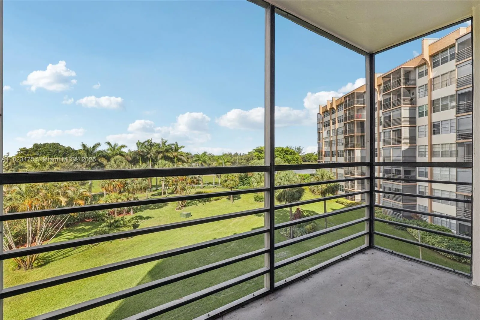 2 bedroom 2 bath for sale at 900 Saint Charles Pl, Pembroke Pines FL 33026