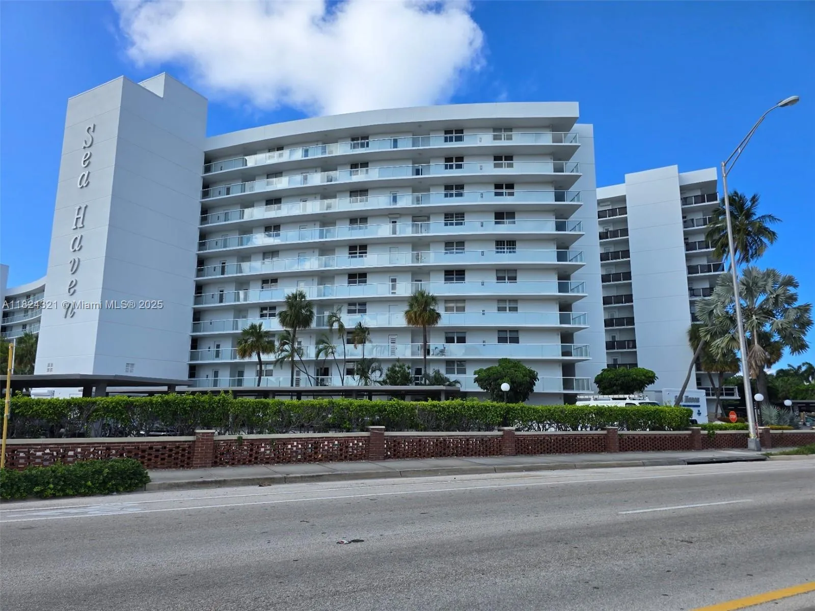2 bedroom 2 bath for sale at 2731 NE 14th St Cswy # 636, Pompano Beach FL 33062