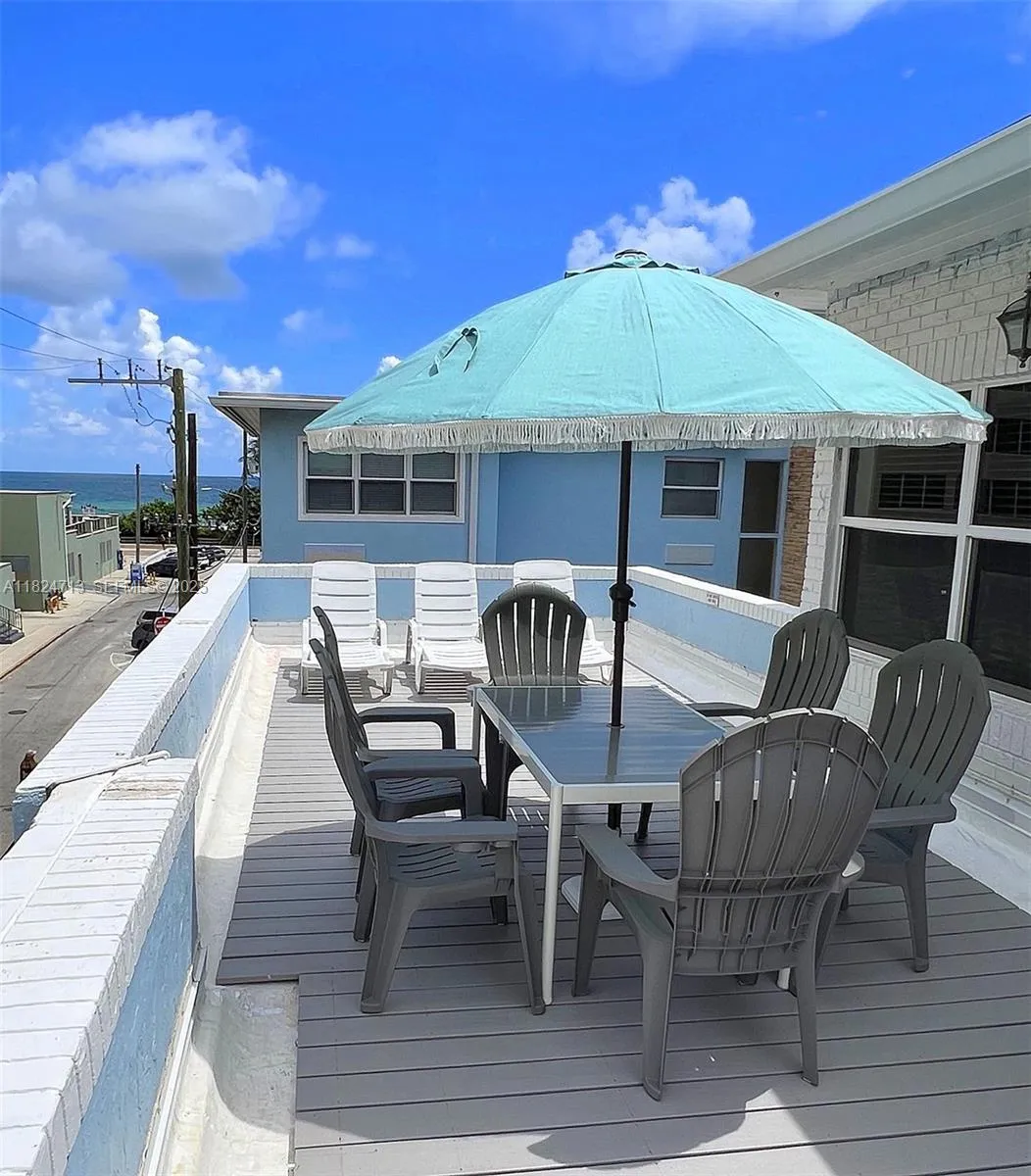 2 bedroom 2 bath for sale at 326 Harrison St # 303A, Hollywood FL 33019