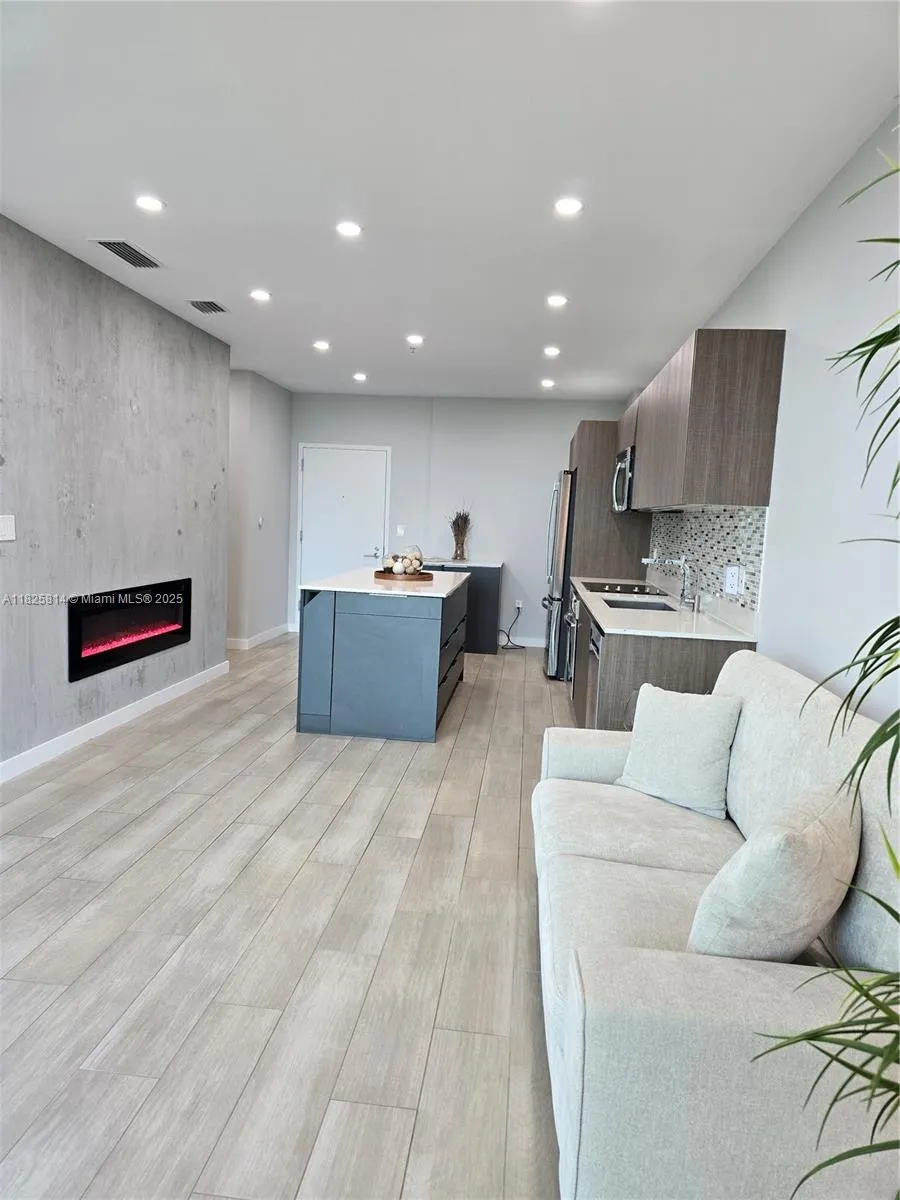 1600 SW 1st Ave # 809, Miami FL 33129