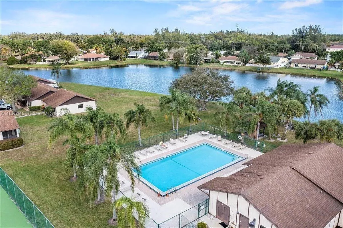 3 bedroom 2 bath for sale at 77 Via De Casas Norte, Boynton Beach FL 33426