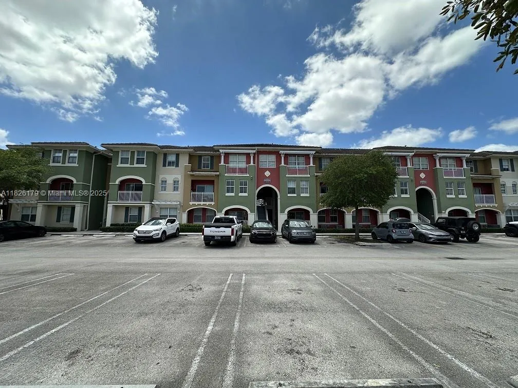 3 bedroom 2 bath for sale at 11102 NW 83rd St # 216, Doral FL 33178