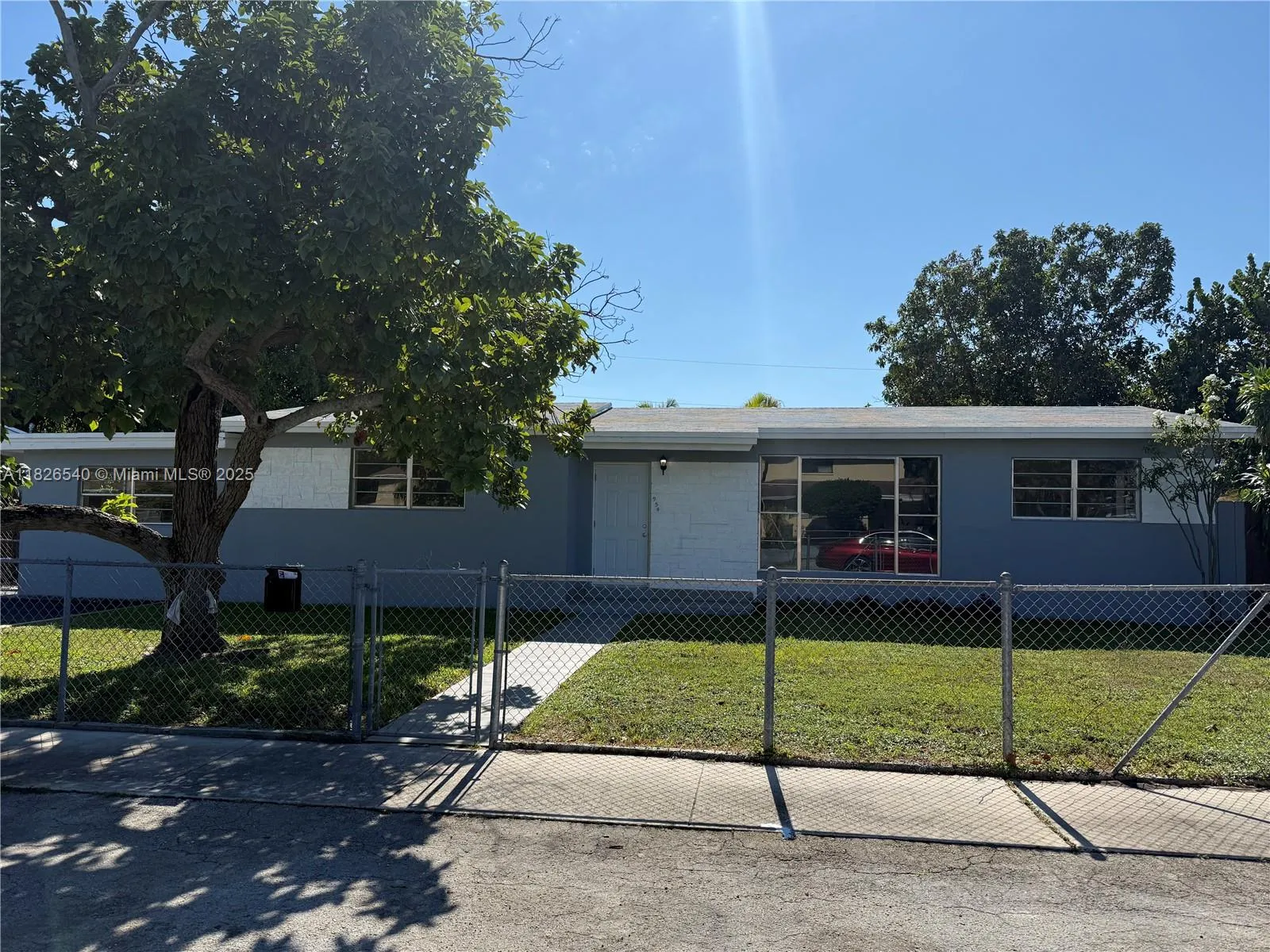 954 W 72nd Pl, Hialeah FL 33014
