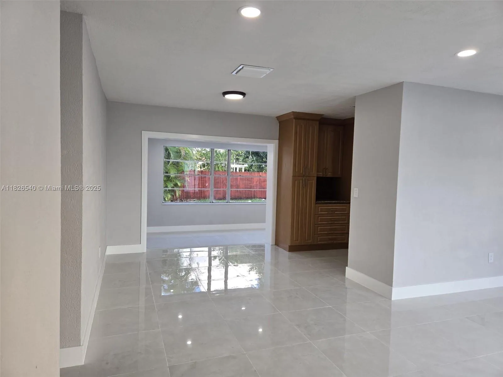 954 W 72nd Pl, Hialeah FL 33014