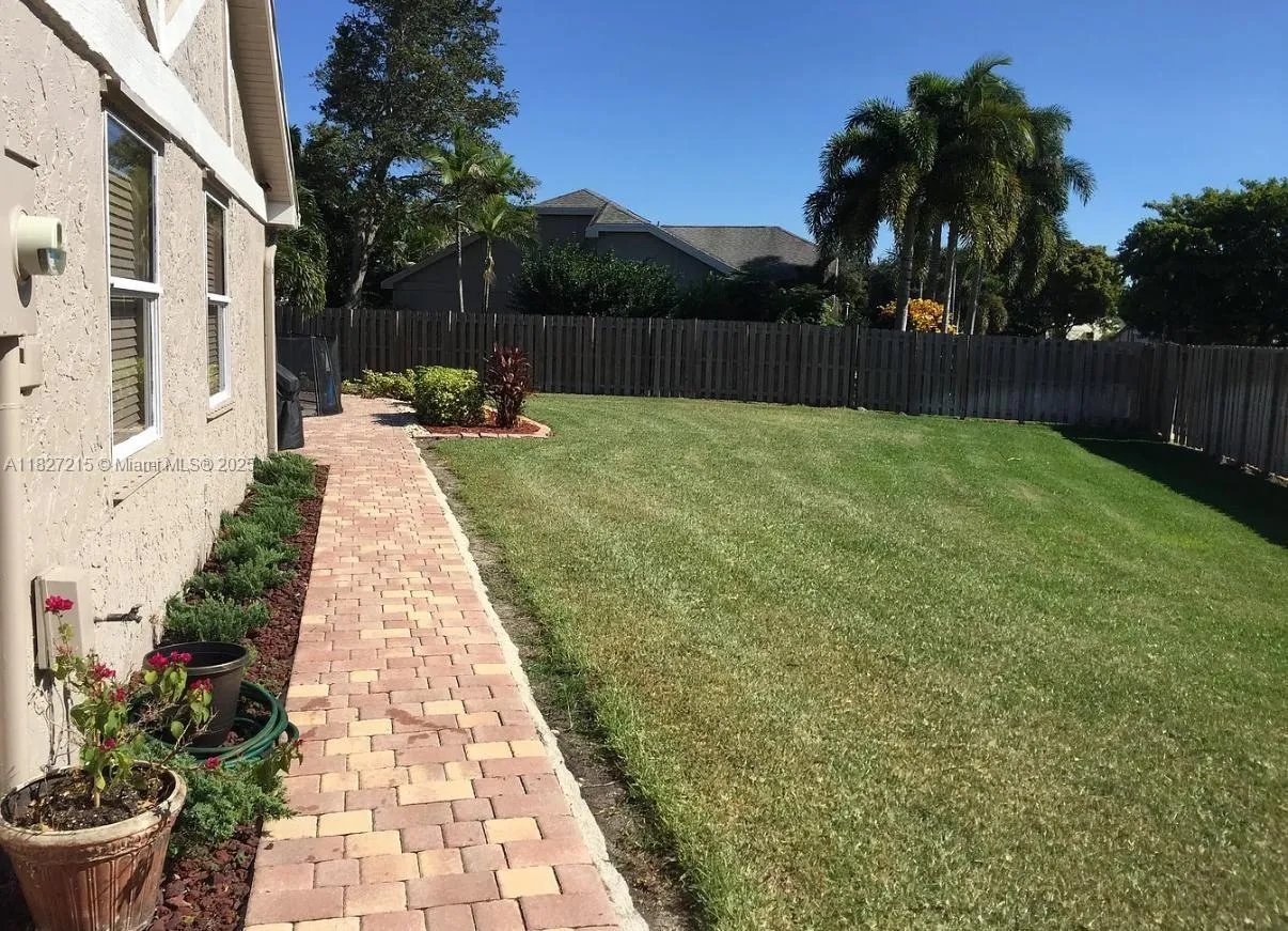 763 S Wind Cir, Sunrise FL 33326