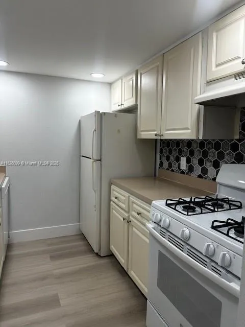 2 bedroom 2 bath for sale at 17901 NW 68th Ave # T205, Hialeah FL 33015
