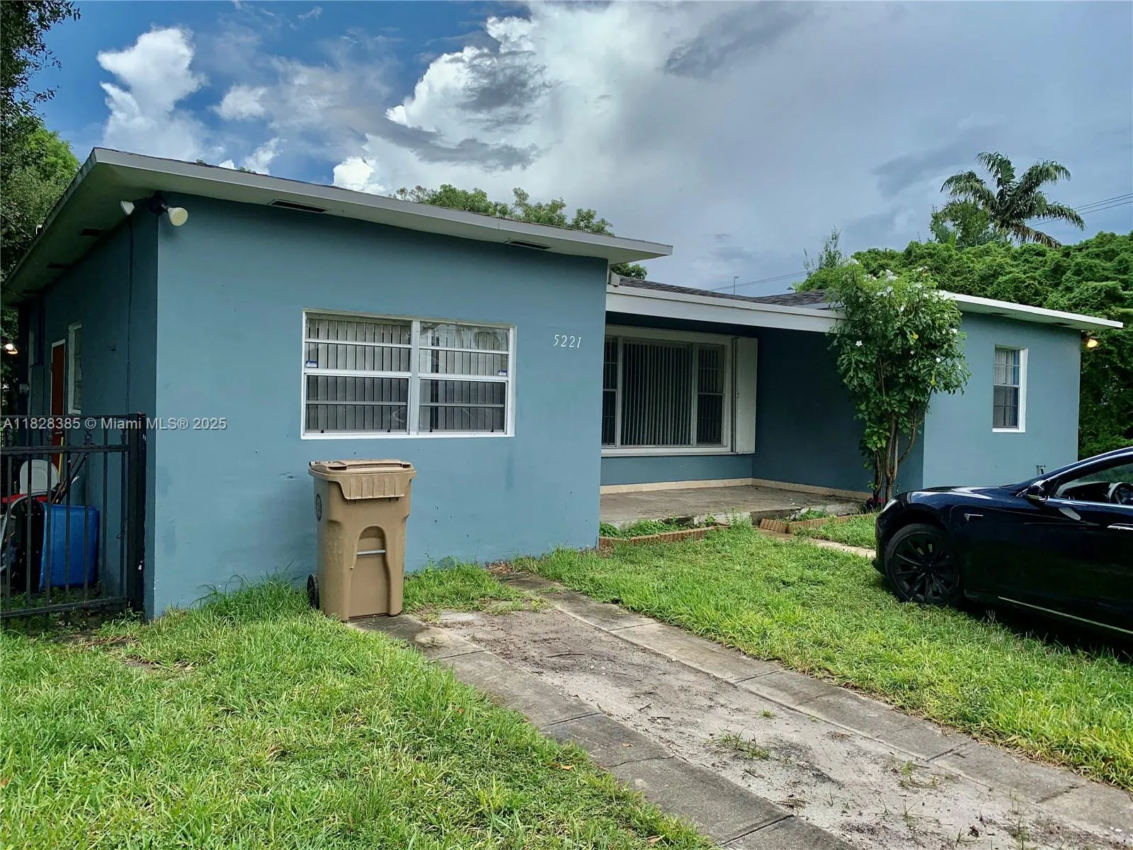 5221 Orange Dr, Davie FL 33314