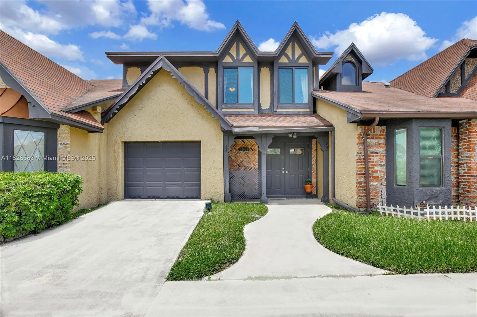 9081 NW 45th St, Sunrise FL 33351