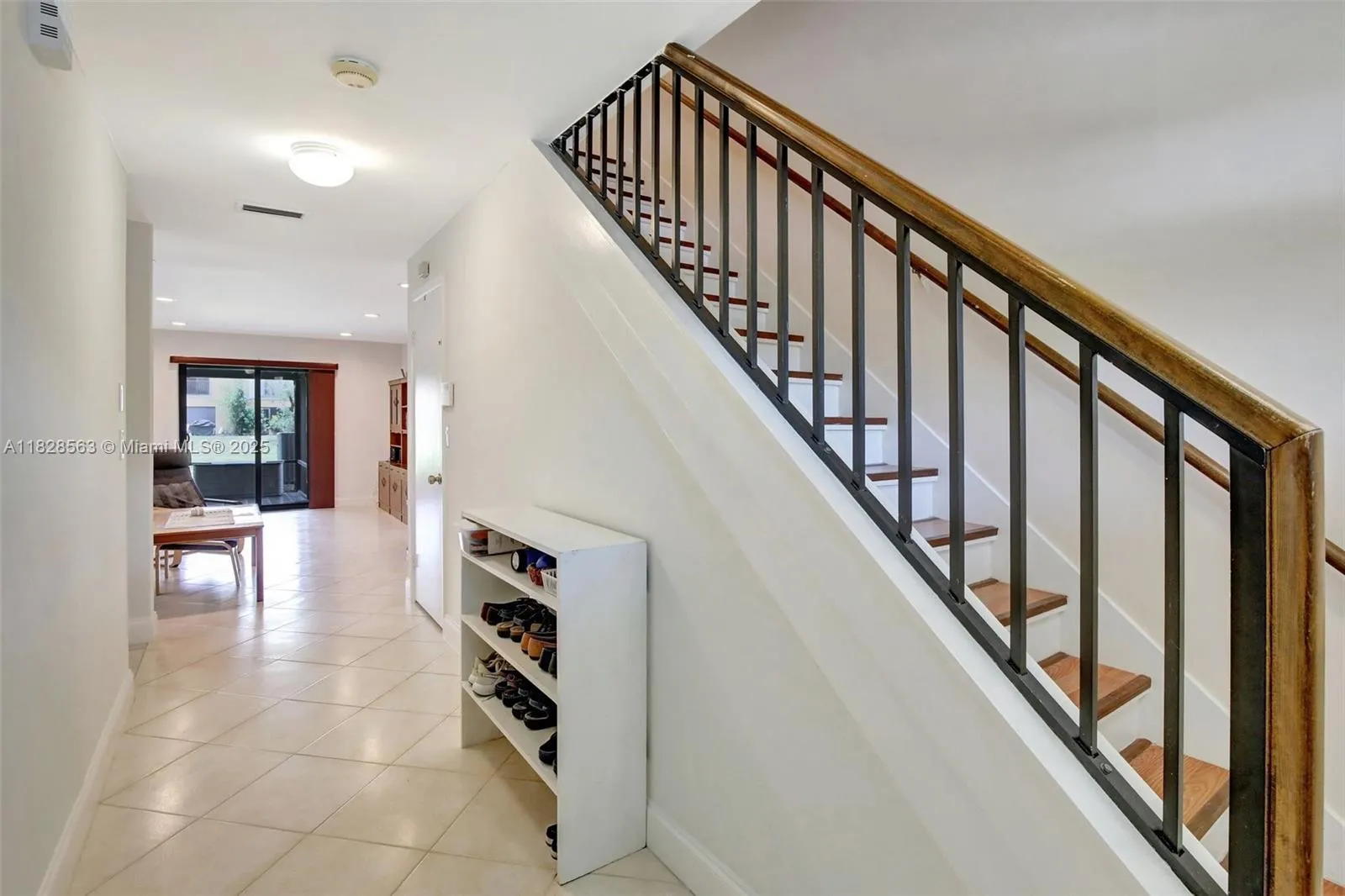 9081 NW 45th St, Sunrise FL 33351