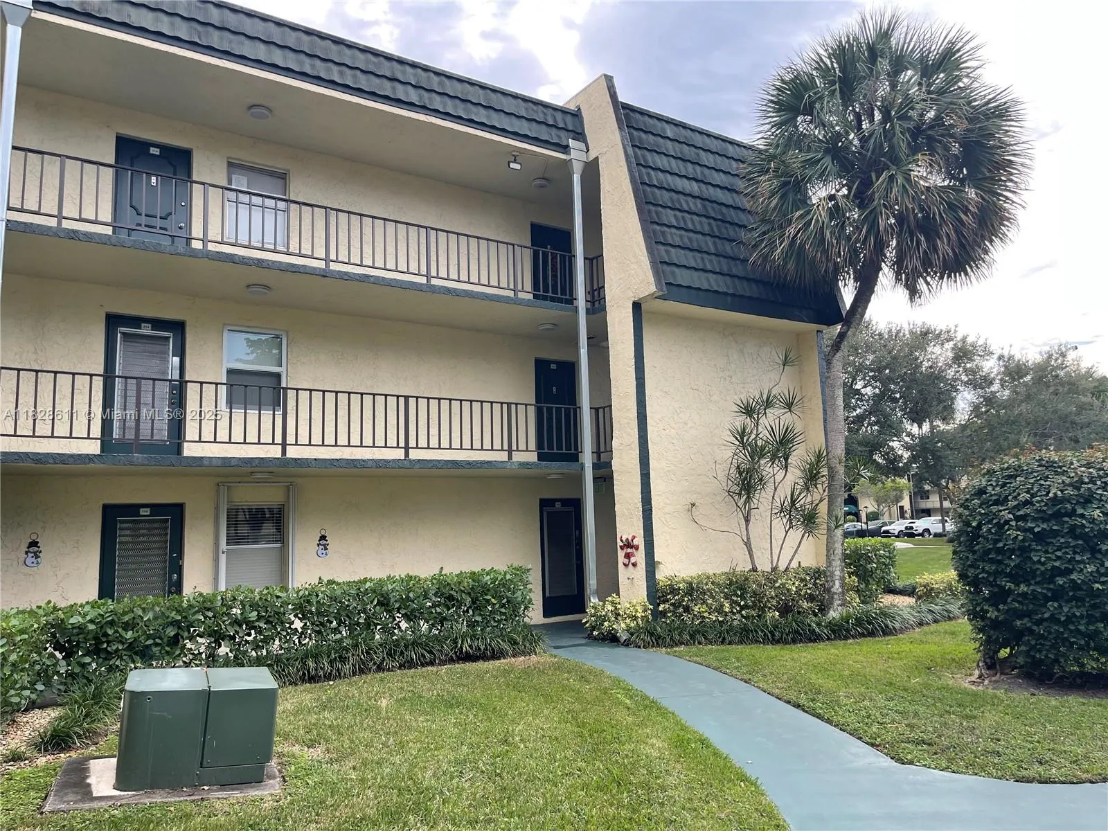 2 bedroom 2 bath for sale at 9070 Lime Bay Blvd # 115, Tamarac FL 33321