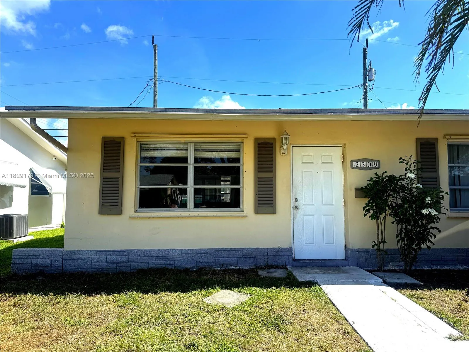 2 bedroom 1 bath for sale at 2309 NW 54th St, Tamarac FL 33309