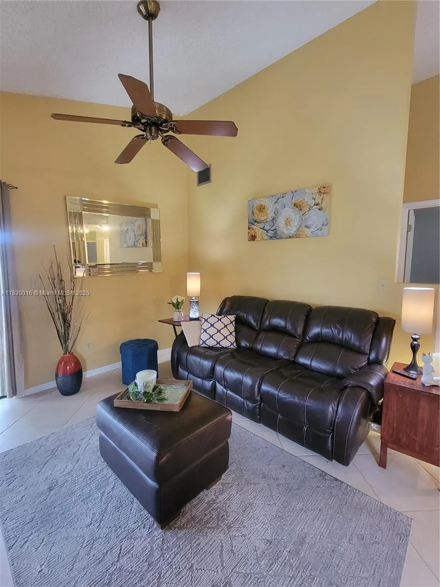 810 SW 113th Ter, Pembroke Pines FL 33025