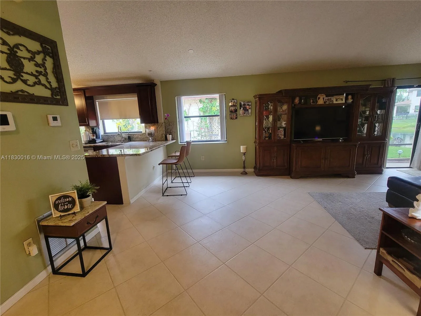 810 SW 113th Ter, Pembroke Pines FL 33025