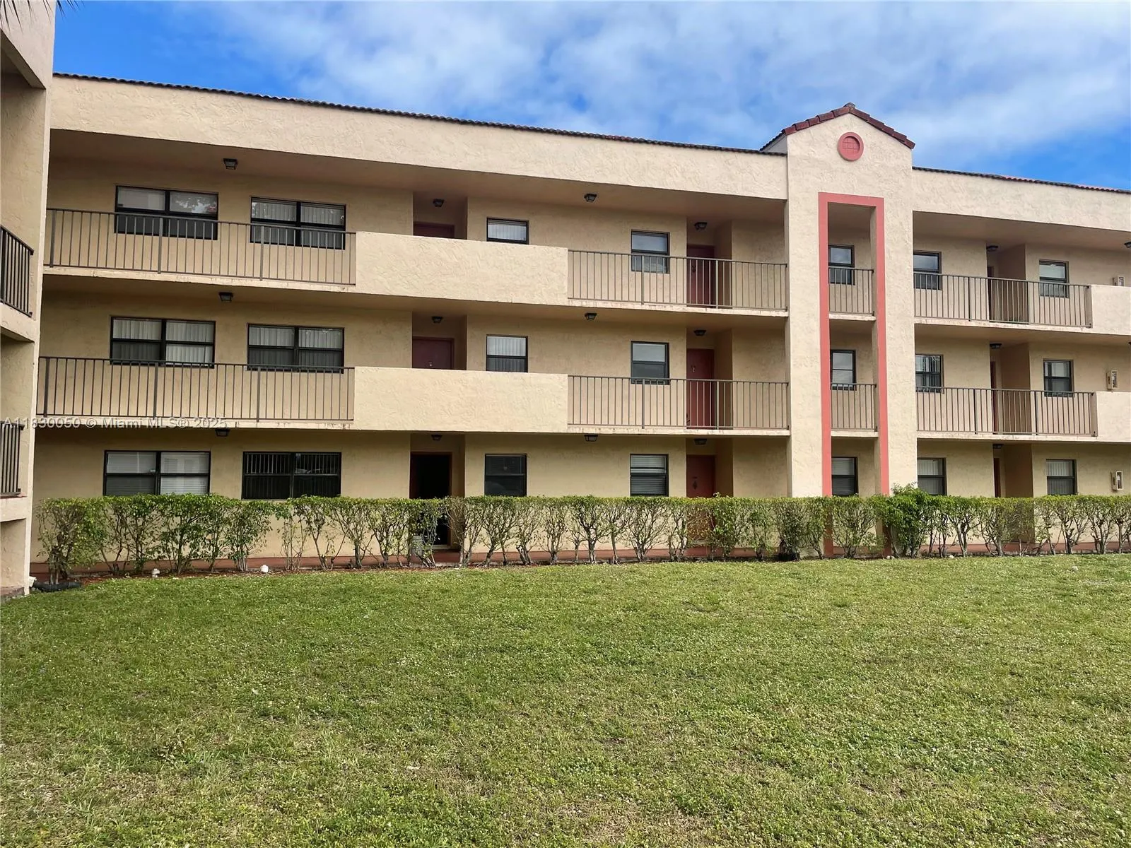 3 bedroom 2 bath for sale at 3399 Foxcroft Rd # 315, Miramar FL 33025