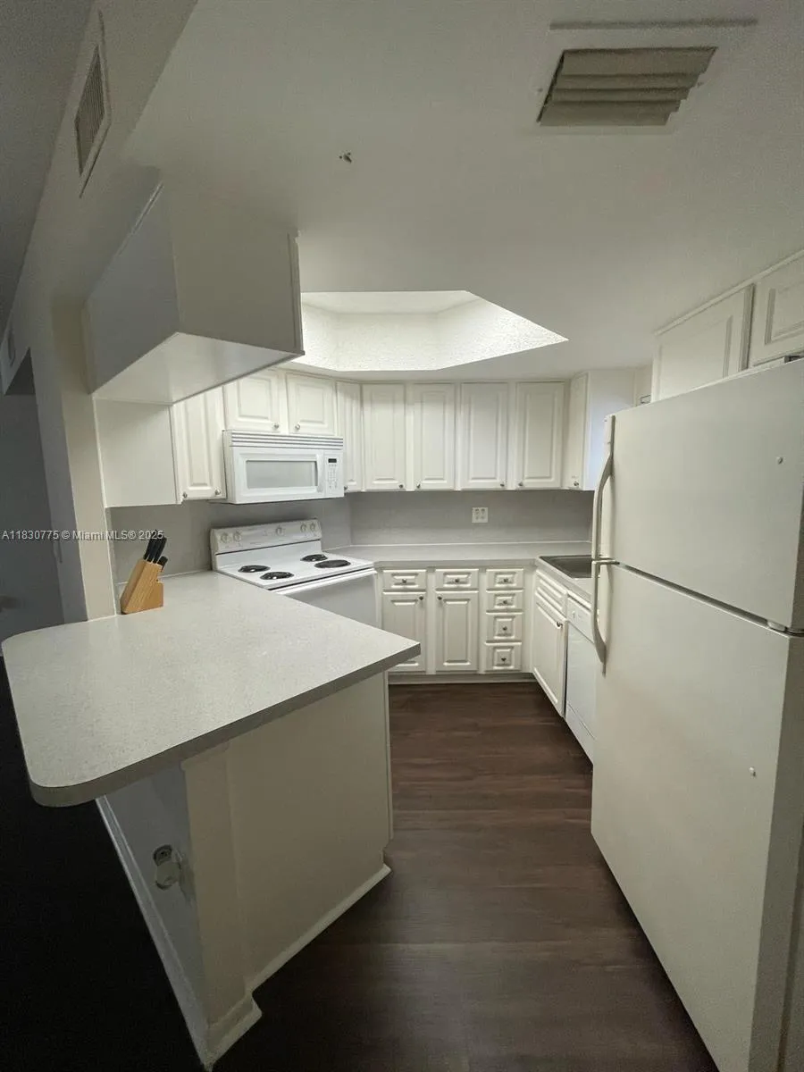 8353 Lake Dr # 202, Doral FL 33166