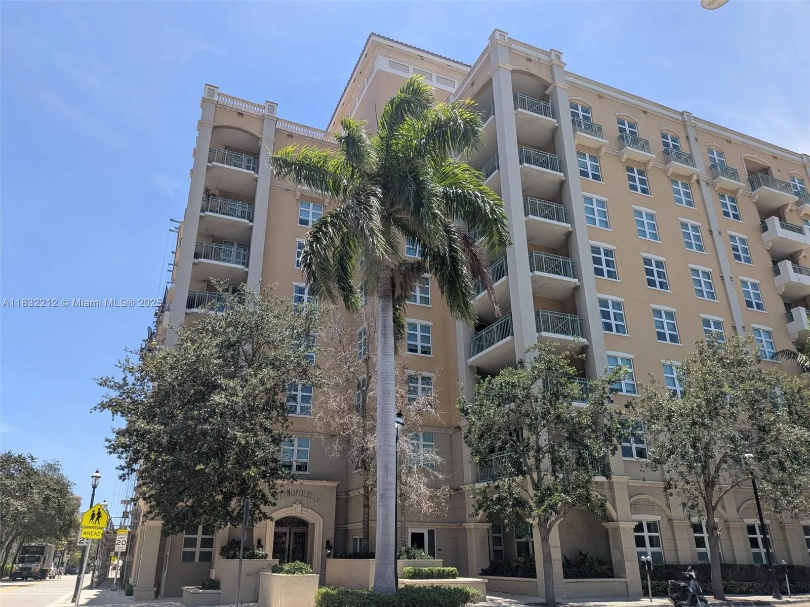 1 bedroom 1 bath for sale at 403 S Sapodilla Ave # 803, West Palm Beach FL 33401