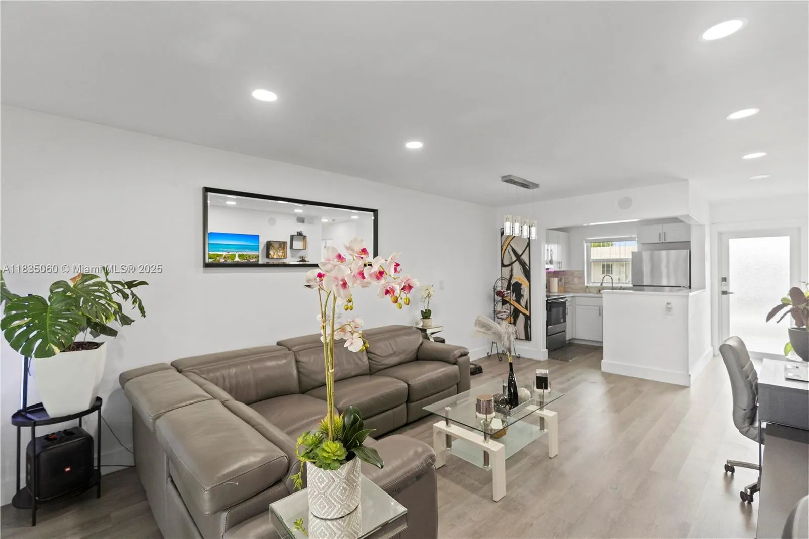 2418 NW 52nd St, Tamarac FL 33309