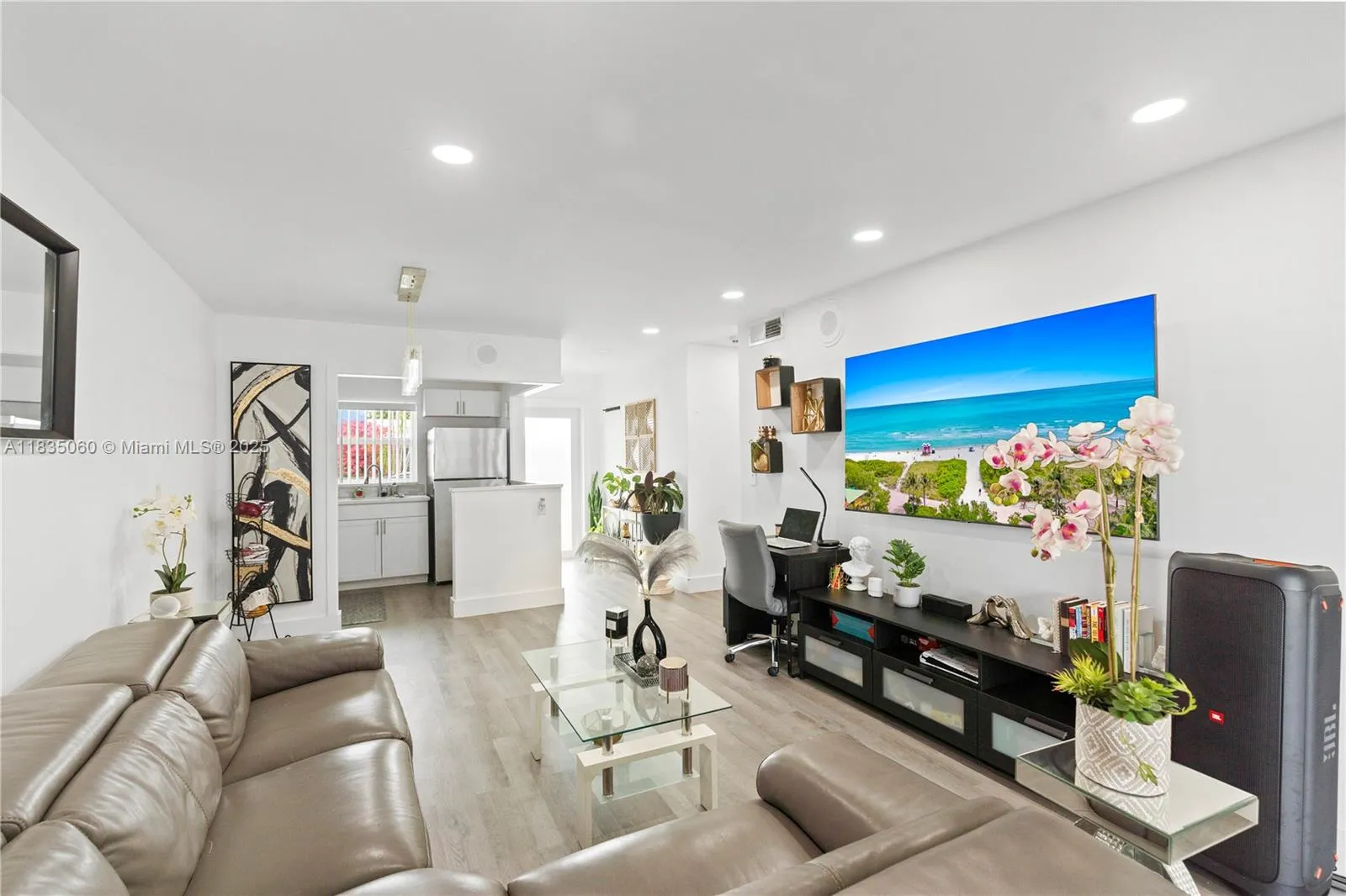 2418 NW 52nd St, Tamarac FL 33309