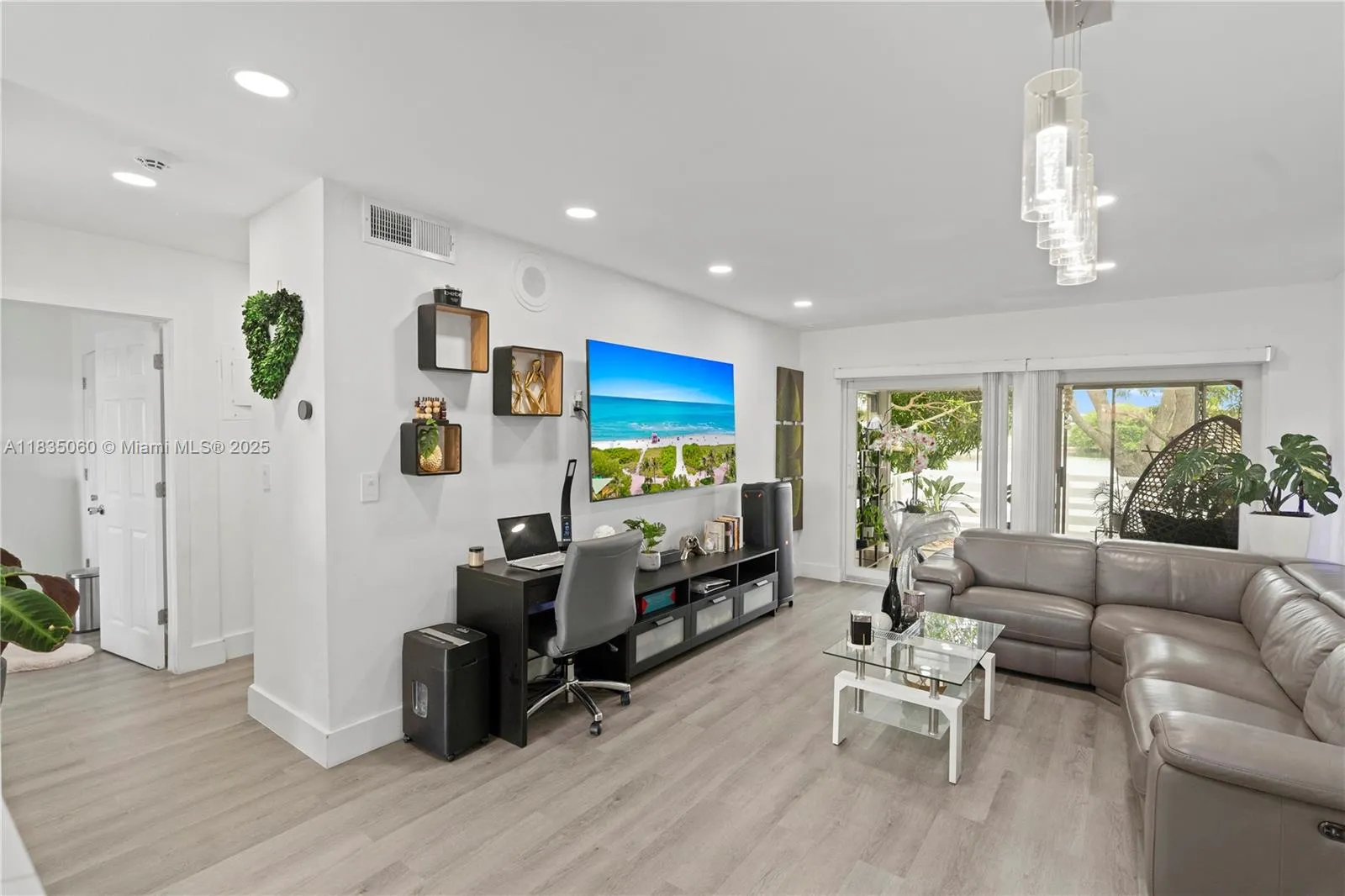 2418 NW 52nd St, Tamarac FL 33309