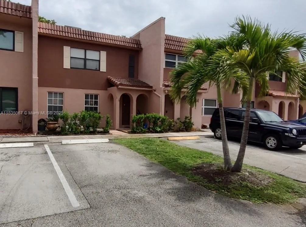 3 bedroom 2 bath for sale at 15 Laredo Pl # 7, Davie FL 33324