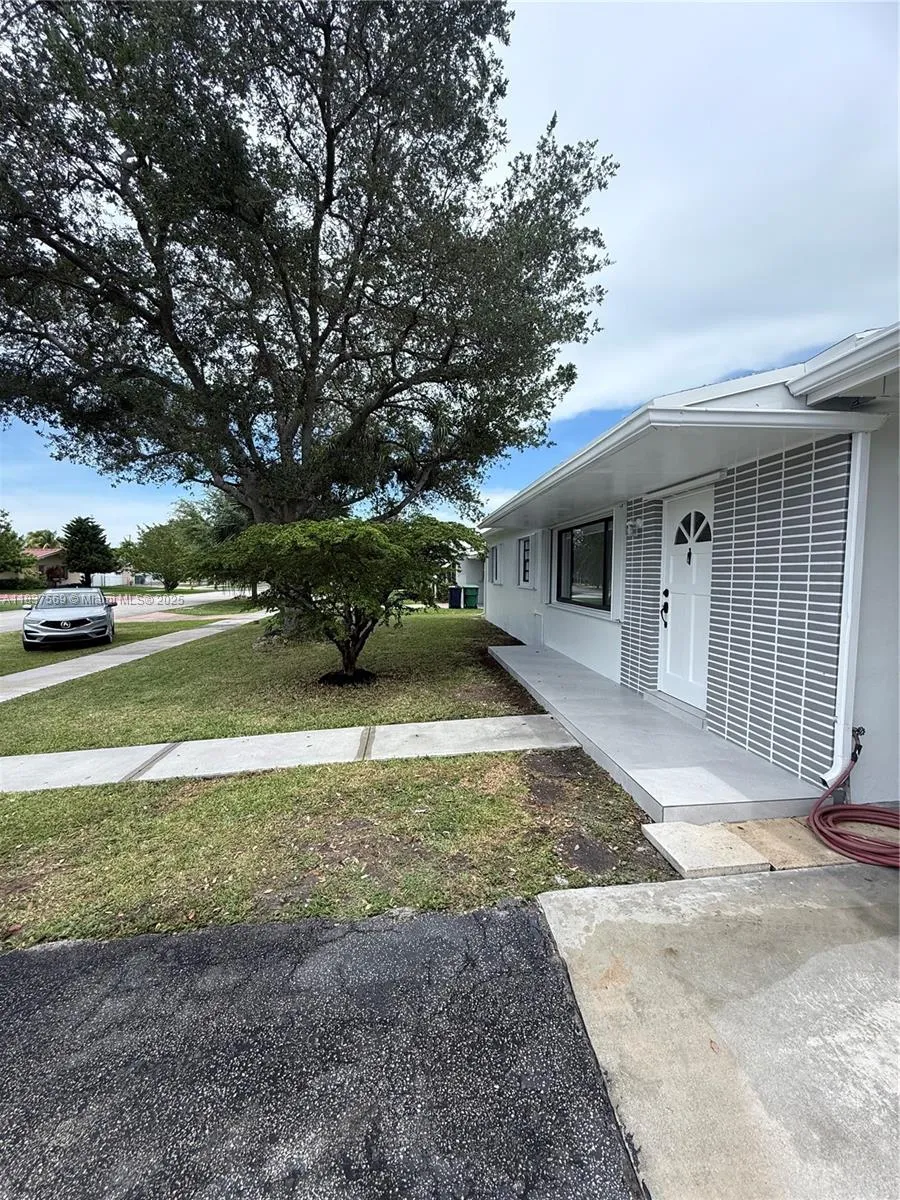 10380 SW 200th St, Cutler Bay FL 33157