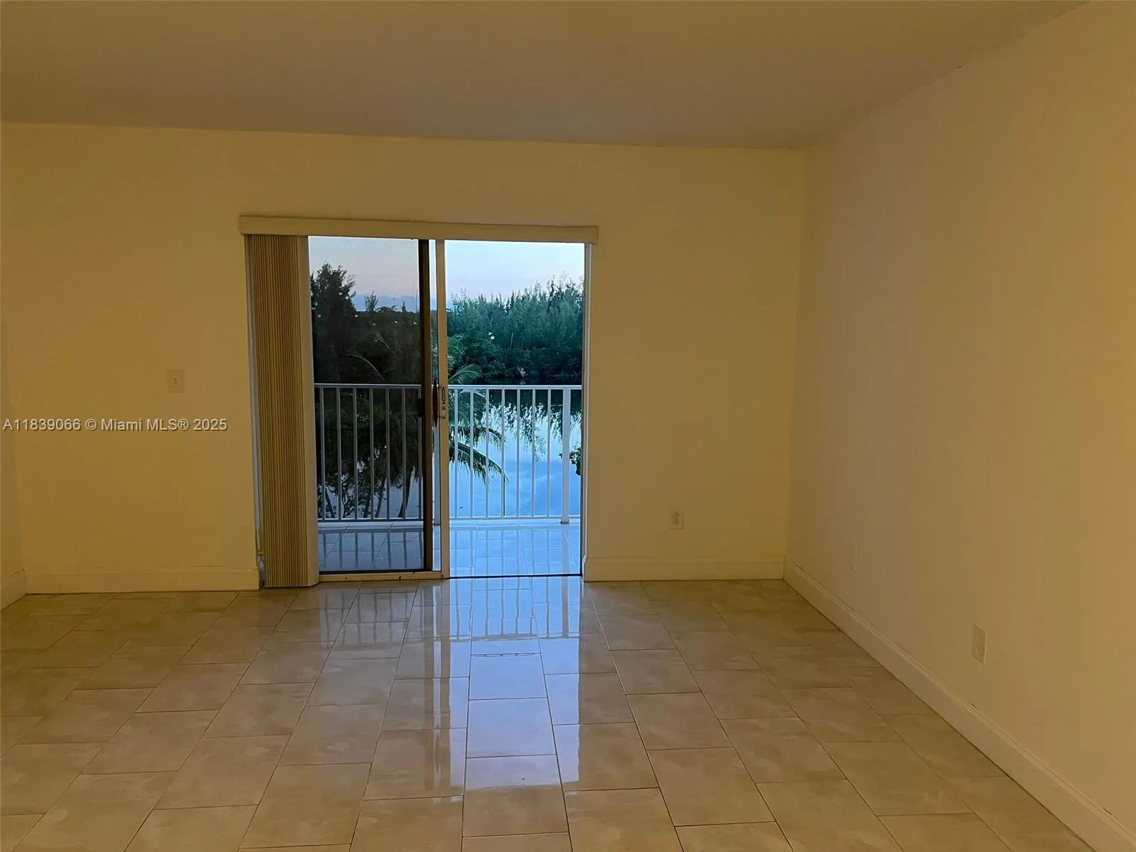 8200 SW 210th St # 308, Cutler Bay FL 33189