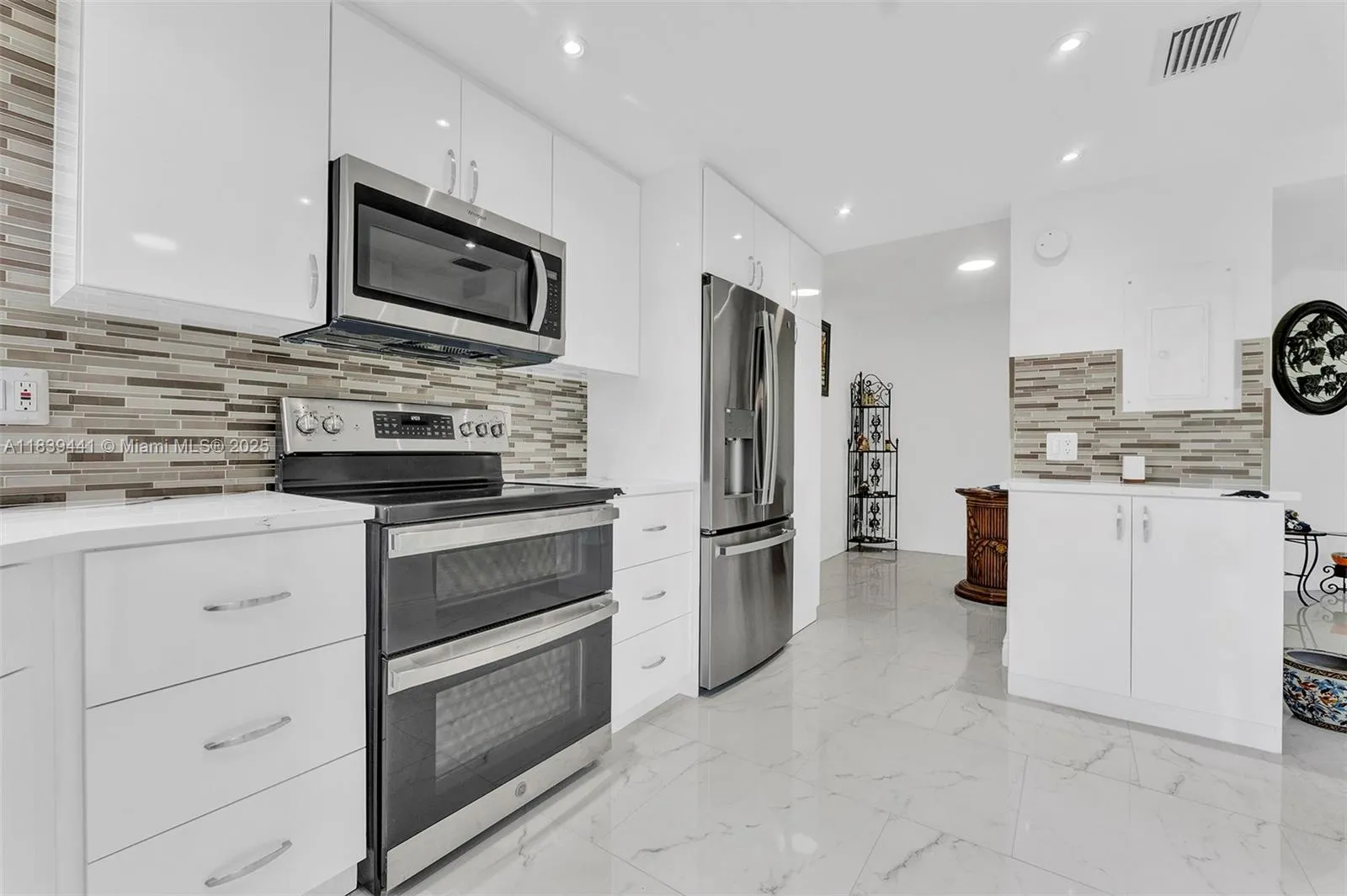 2 bedroom 2 bath for sale at 3661 Via Poinciana # 206, Lake Worth FL 33467