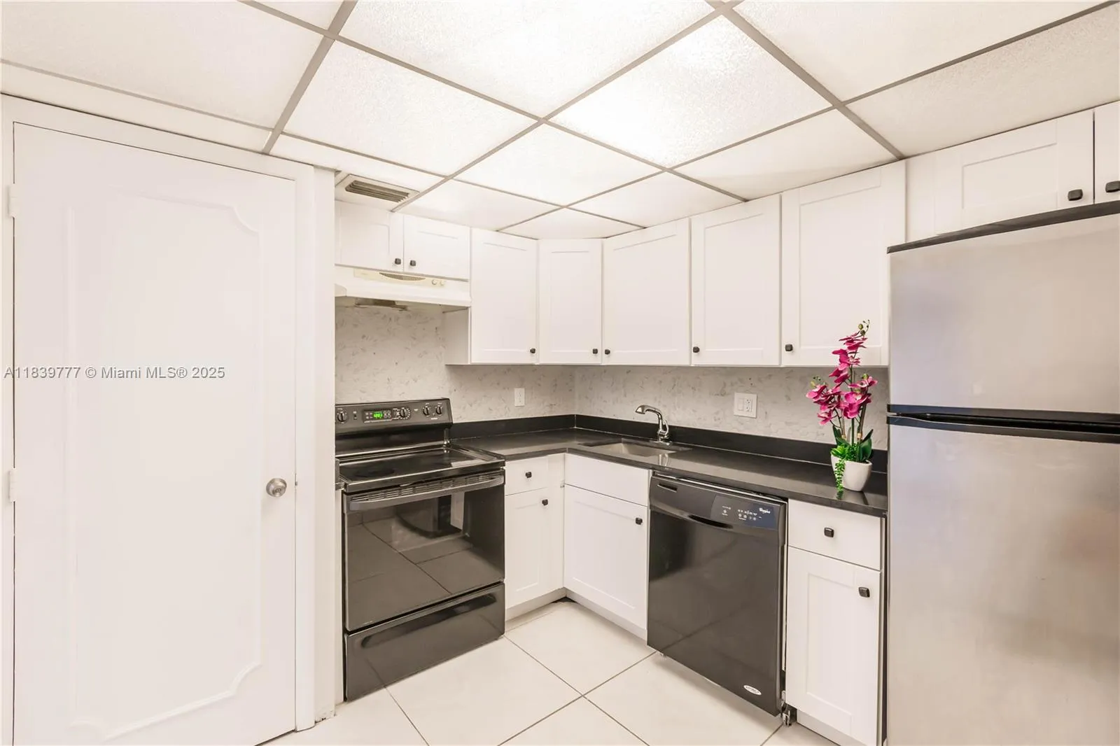 4152 Inverrary Dr # 103, Lauderhill FL 33319