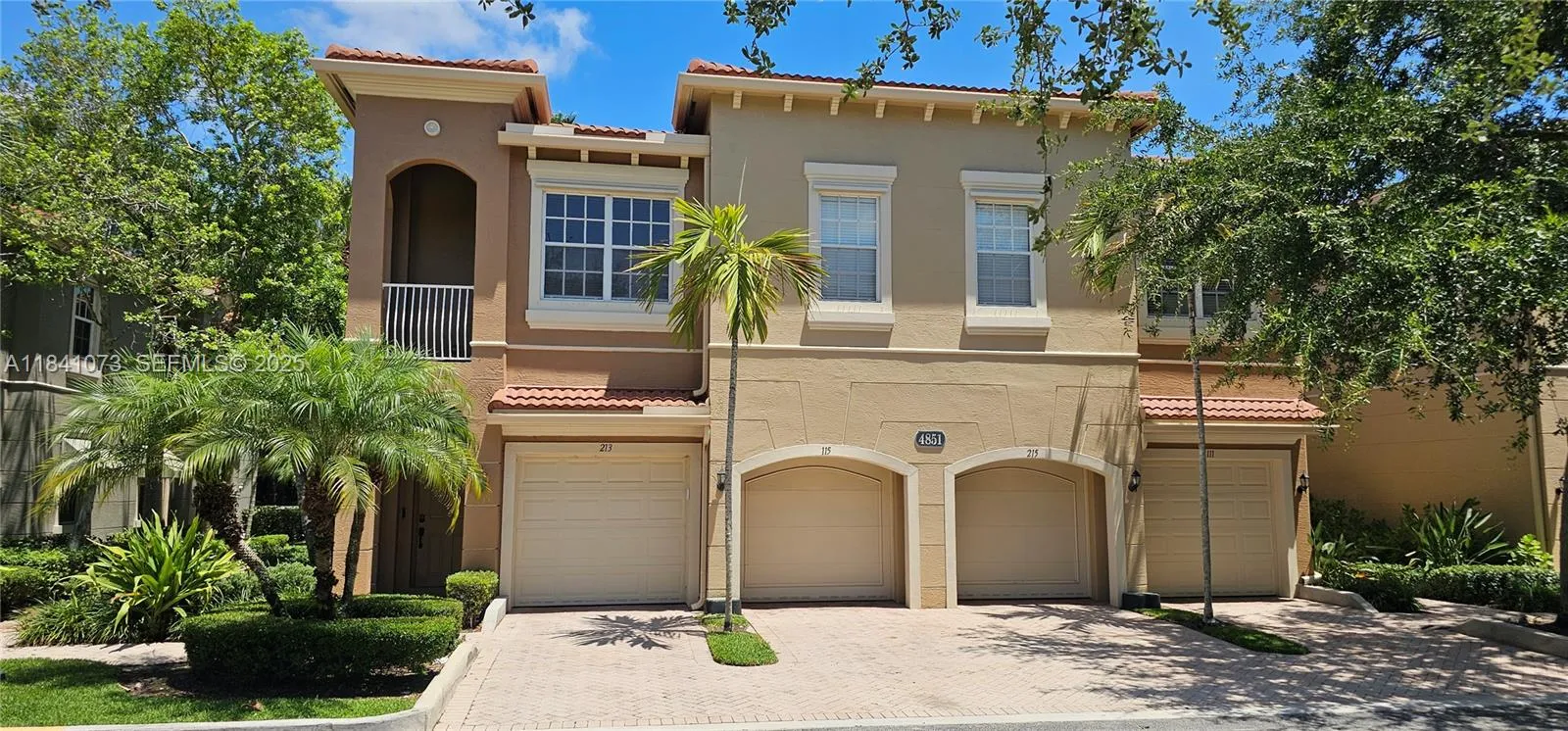 3 bedroom 2 bath for sale at 4851 Bonsai Cir # 215, Palm Beach Gardens FL 33418