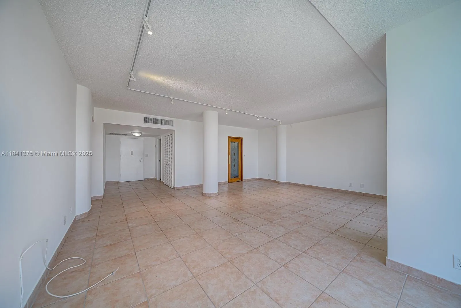 900 Bay Dr # 303, Miami Beach FL 33141