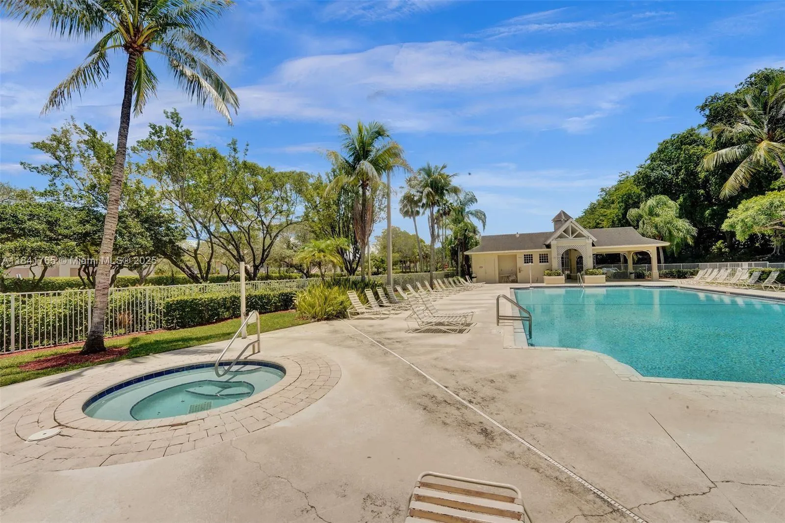 2 bedroom 1 bath for sale at 7858 Dixie Beach Cir # 7858, Tamarac FL 33321